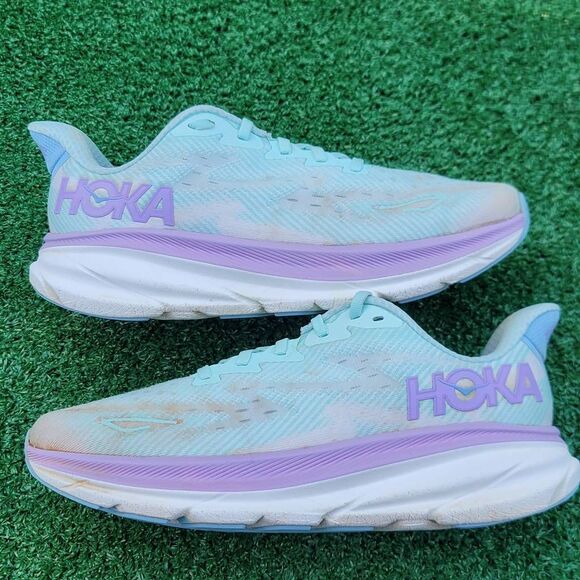 Hoka One One Shoes - Hoka One One Clifton 9 Wide - Women's running shoes  - Size 8D